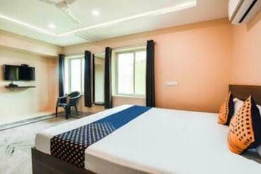 בית מלון כפרי Royal Beach International