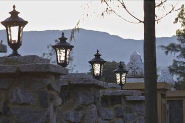 هتل Castle Of Hsuehyun