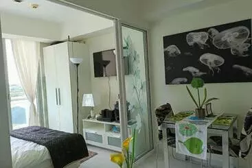 Hotel Azure Urban Resort Residences By April