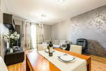 Retkeilymaja Nr 4 Europa22 Opcjonalnie Parking 24h Strzeżony Centrum Miasta Tomaszowa Mazowieckiego Quick Check I