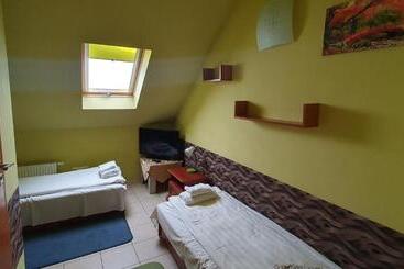 فندق صغير Zajazd Orchidea Hotel 24h