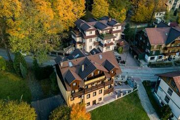 تختخواب و صبحانه Willa Lala