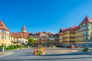 Resort Ow Lukas Anna