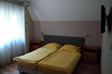 ベッドアンドブレックファースト Dworek Leśny