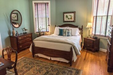 Charles Bass House Bed & Breakfast