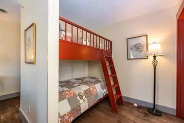 בית מלון כפרי Artists Colony