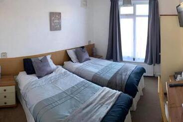 بنسيون Stepping Stones