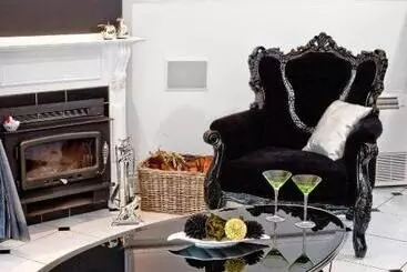 Пансион The Castle On Tamborine