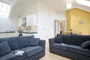 아파트 The Pyjama Factory