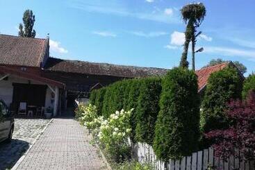 הוסטל Zajazd Eljan Centrum Noclegowe