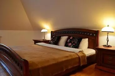 Apartamenty W Dworku Cheval