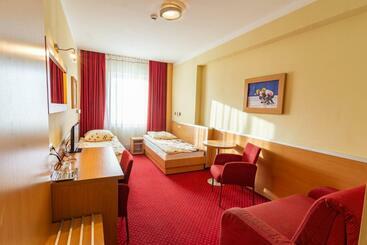 ホテル Dom Sportowca Błonie Mosir