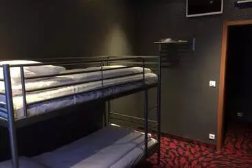 Retkeilymaja Loft Car Factory