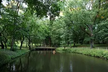 Aamiaismajoitus (B&B) Dwór Bieland