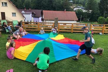 تختخواب و صبحانه Willa Karla