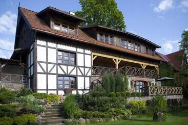 Aamiaismajoitus (B&B) Willa Szara Sowa