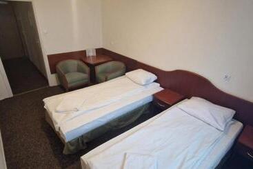 アパートホテル Pokoje Dom Turysty Sanok 24h