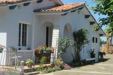 ベッドアンドブレックファースト Chambre D Hôtes De La Tuilerie