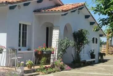 ベッドアンドブレックファースト Chambre D Hôtes De La Tuilerie