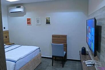 پانسیون The Zodiac House