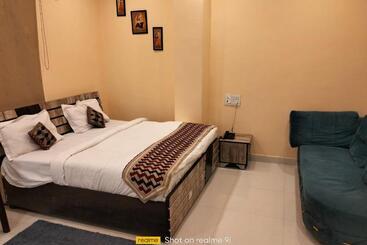 Relax Square & Hotel By Wb Inn