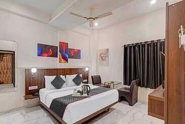 Hotel Oyo 80820 The Sunrise Courtyard