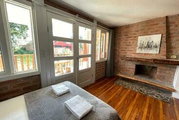 Pensiune Riverside Inn & Suits