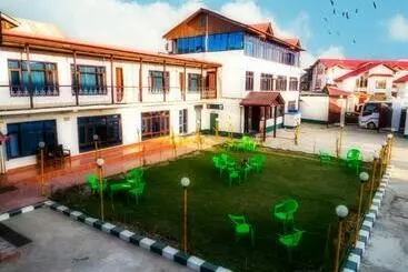 هتل Luxury Inn