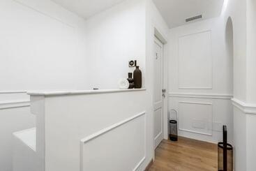 پانسیون Nelli Rooms Via Biassa