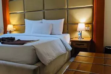 Hotel T E L E By Summerset Continental