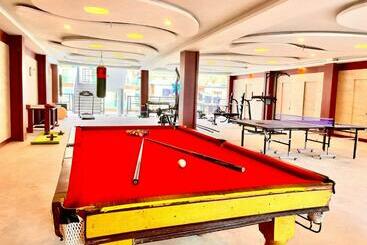 فندق Hostel Backyard Near Mall Road Manali