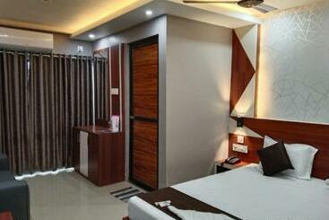 Hotel Marine Blue !! Near Sea Beach