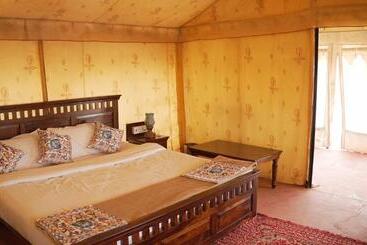 هتل Bikaner Desert Camp And Resort