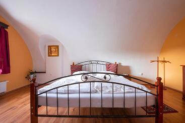 膳宿费 Penzión Familia