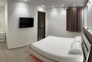 פנסיון Villa Mirella