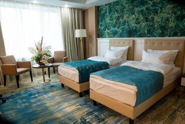 هتل Best Western Plus Oskemen