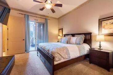 Hotel D5 Coral Springs Poolside Ground Floor 3 Bedroom Hillside View