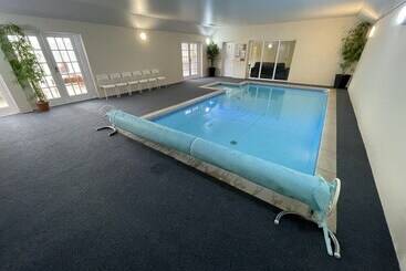 민박 Aldercarr Hall