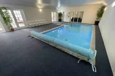 민박 Aldercarr Hall