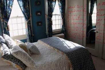 مبيت وإفطار Bee And Thistle Inn