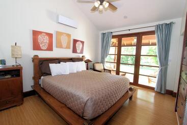 Bed and Breakfast Ho'oilo House