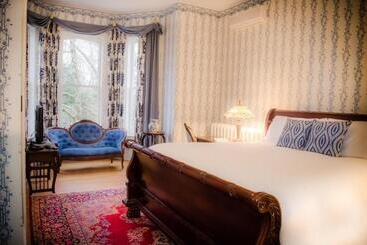 민박 Queen Anne Inn