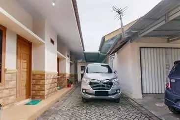 ホテル Spot On 92093 Feri Homestay