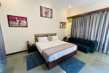 Hotel Dev Villa Resort