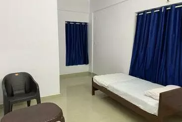 Hotelli Erumely Central Homes