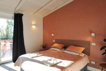 هتل Tenuta Bussete Country