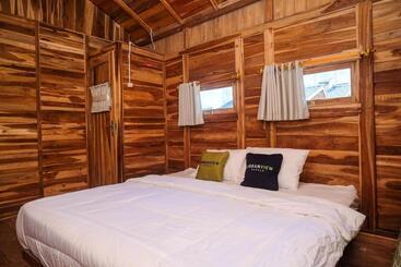 호텔 Urbanview Villa Kolopaking Kebumen By Reddoorz