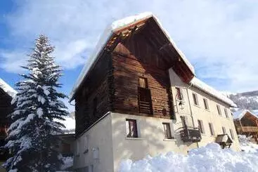 ベッドアンドブレックファースト Les Arolles   Gîte D étape Et De Séjour