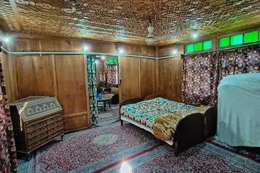 Hotel Houseboat Karima Palace