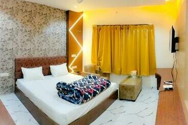 Rbs Hotel & Restaurant 5 Mint Walking Distance From Ram Janam Bhumi